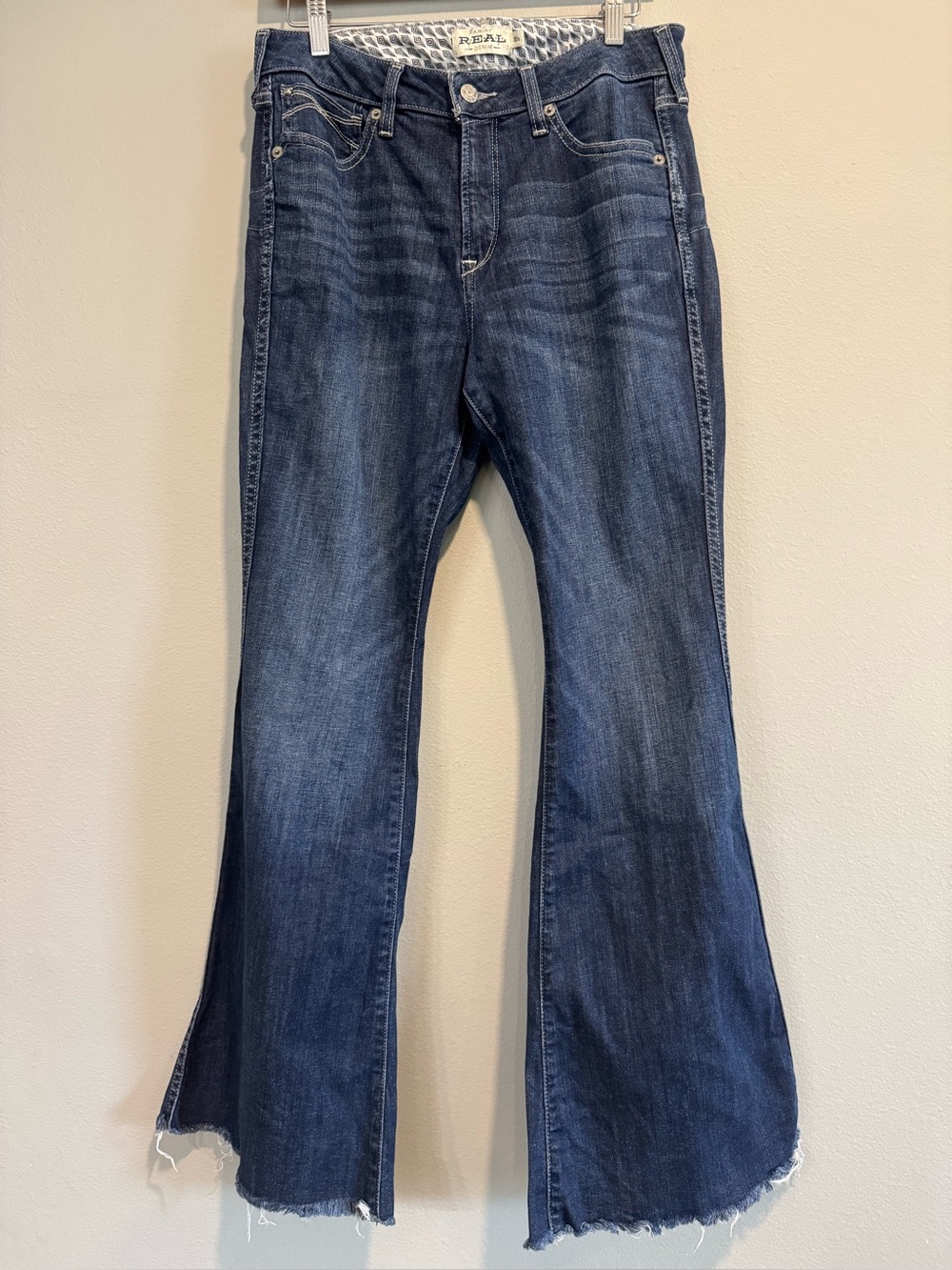Ariat Women's R.E.A.L. High Rise Reagan Flare Jean Raw Hem 30S - Picture 2 of 8